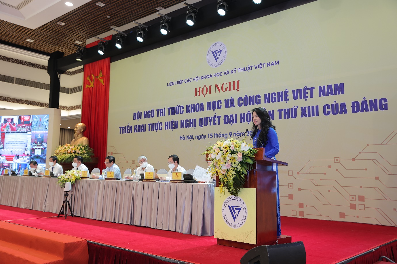 Thạc sỹ, Luật sư Nguyễn Hồng Hạnh, Phó Chủ tịch kiêm Phó Tổng giám đốc Tập đoàn GFS, Viện phó Viện Công nghệ GFS trình bày tham luận trong Hội nghị.