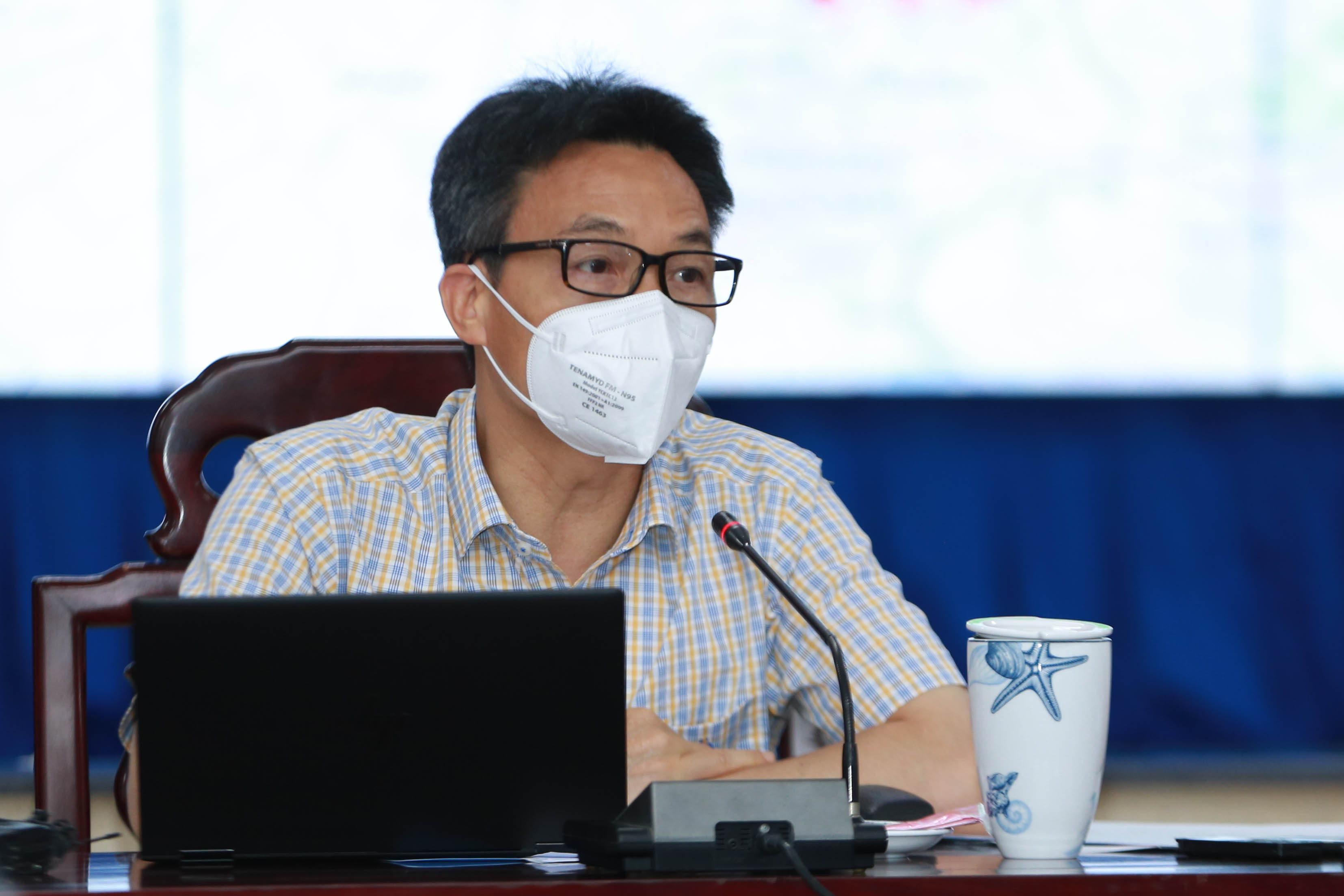 Phó Thủ tướng Vũ Đức Đam làm việc với Ban Chỉ đạo phòng, chống dịch tỉnh Bình Dương. Ảnh - VGP. 