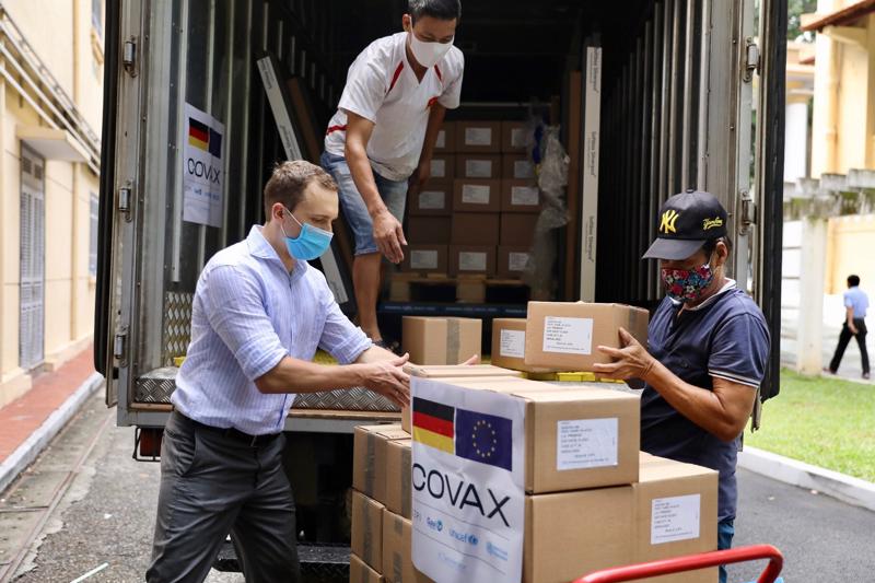 Vaccines being stored at the warehouse of the National Institute of Hygiene and Epidemiology (NIHE).