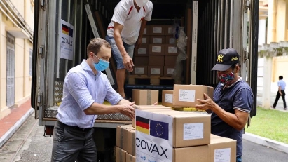 Vietnam receives vaccines from Germany