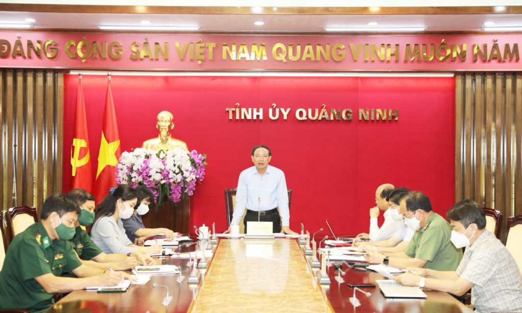 Bí thư Tỉnh ủy Quảng Ninh Nguyễn Xuân Ký chỉ đạo tại cuộc họp.