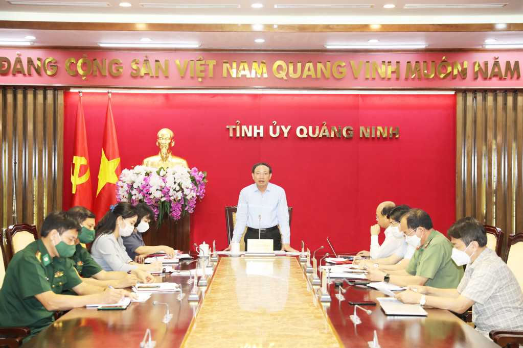 Bí thư Tỉnh ủy Quảng Ninh Nguyễn Xuân Ký chỉ đạo tại cuộc họp.