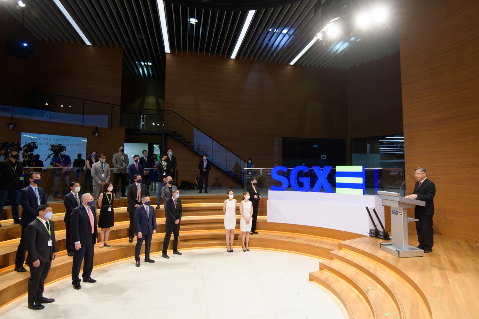 Bộ trưởng Thương mại và Công nghiệp Singapore Gan Kim Yong (phải) phát biểu tại sự kiện của SGX vào ngày 17/9 - Ảnh: Bộ Thương mại và Công nghiệp Singapore