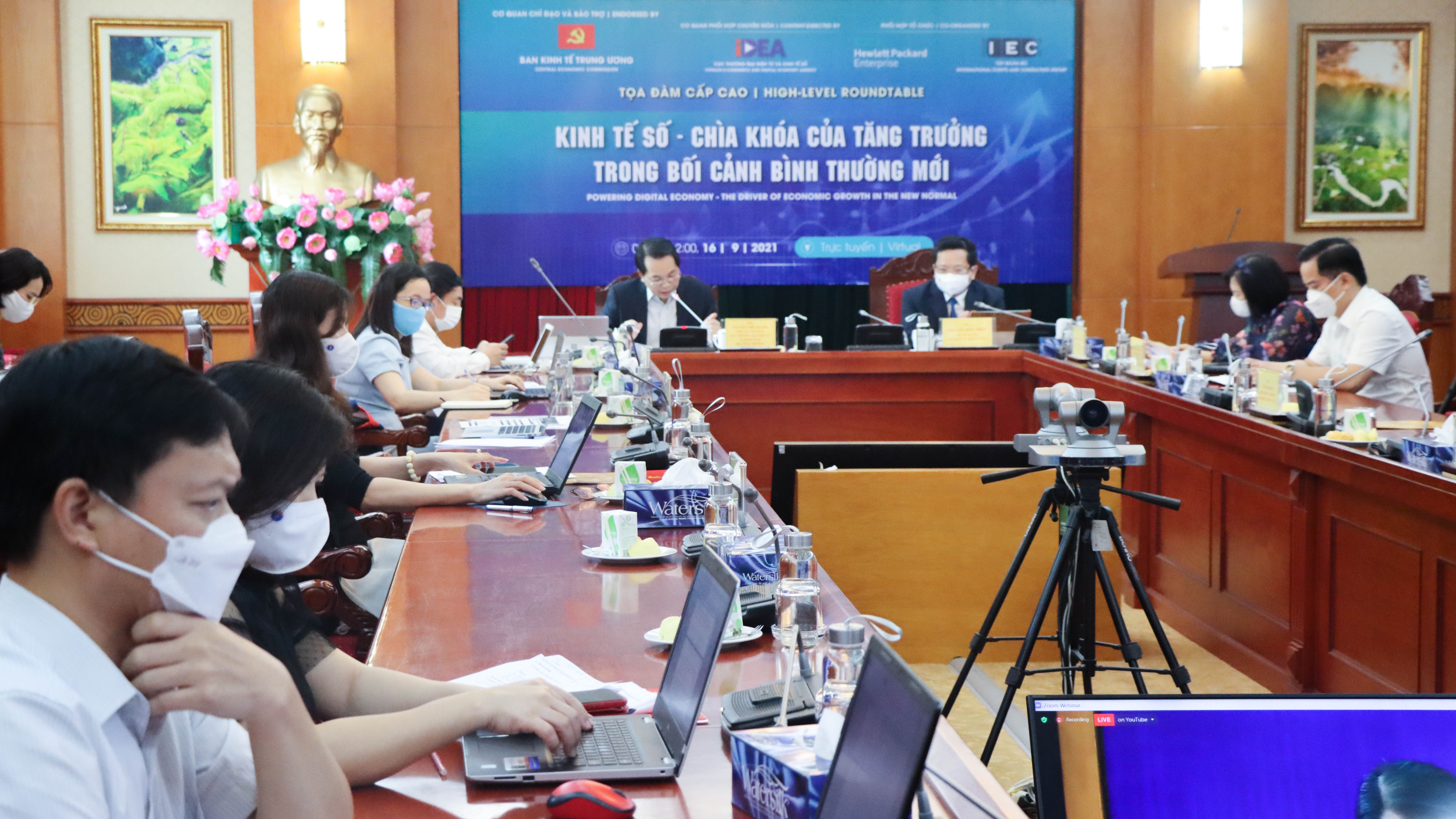 Tọa đàm trực tuyến “Kinh tế số - chìa khóa của tăng trưởng trong bối cảnh bình thường mới” diễn ra sáng 16/9.