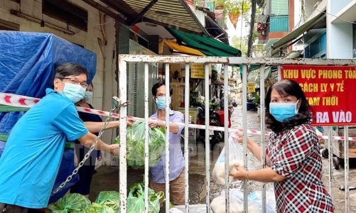 Quận 5, TP.HCM mở các “phiên chợ dã chiến” phục vụ người dân mùa Covid-19
