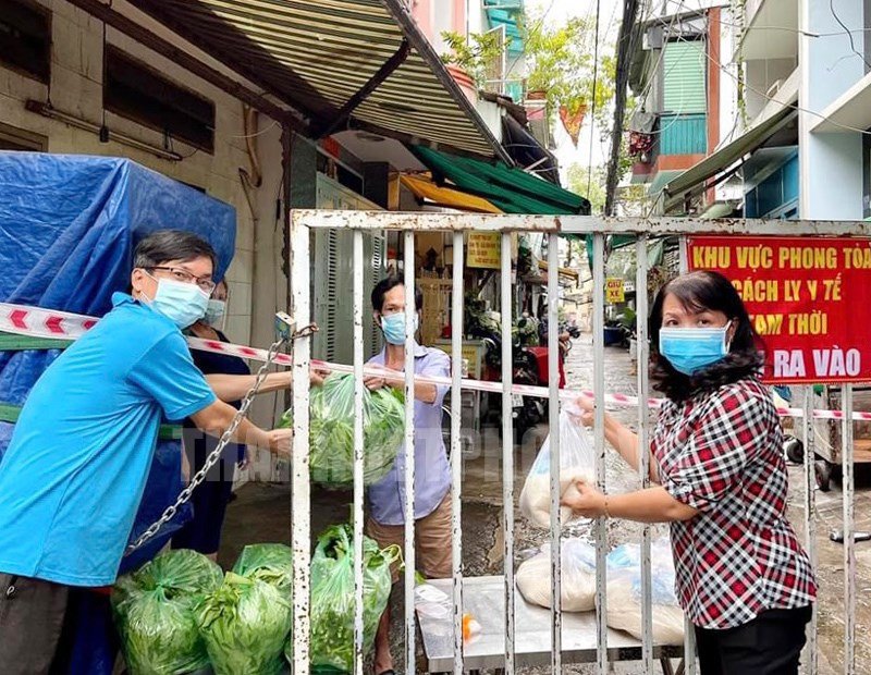 Từ ngày 22/9/2021, người dân quận 5, TP.HCM sẽ được ra đường đi chợ phiên và sẽ không còn phải nhờ "đi chợ giùm" nữa.