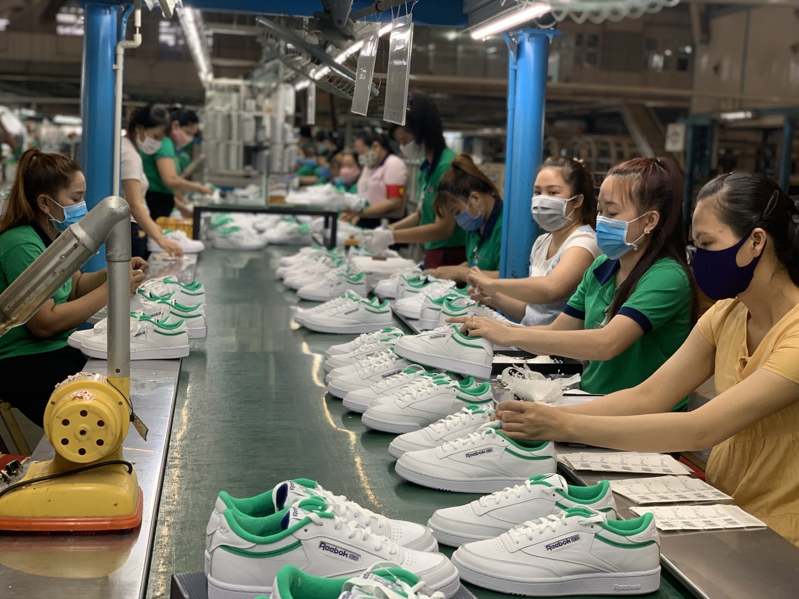 Giãn cách kéo dài khiến doanh nghiệp sẽ phải đối mặt với nguy cơ khách hàng quốc tế sẽ dừng, huỷ đơn hàng để chuyển sang nước khác.