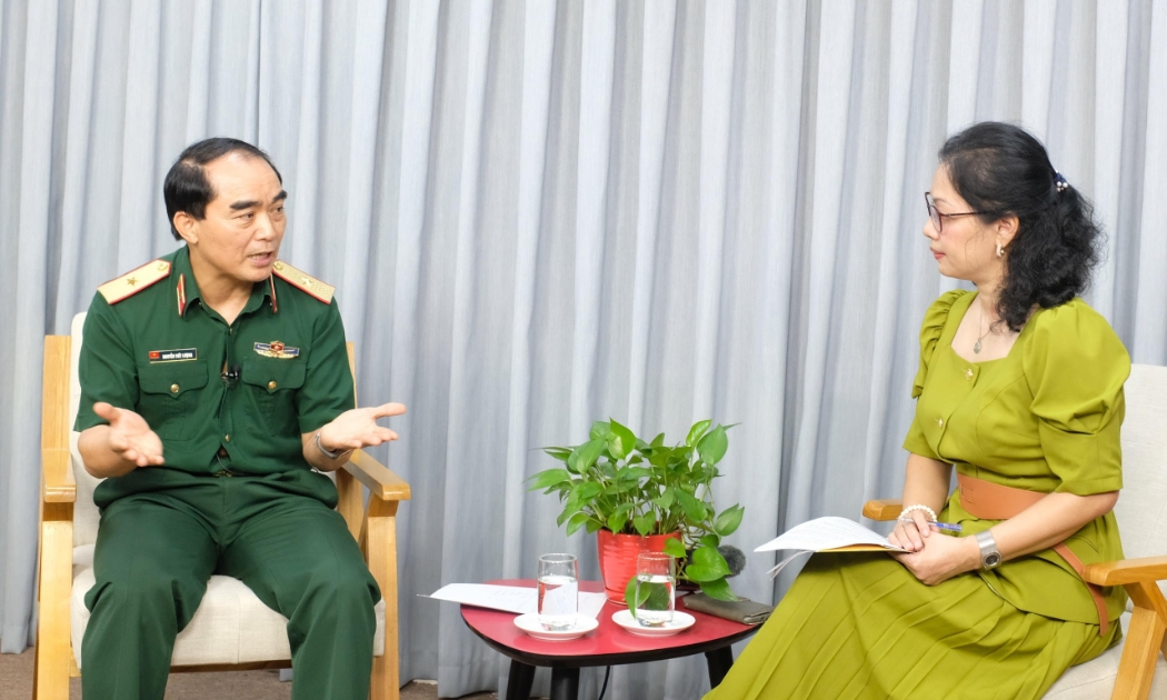 Thiếu tướng, PGS.TS.BS Nguyễn Viết Lượng, Chính uỷ Học viện Quân y trao đổi với Tạp chí Kinh tế Việt Nam - VnEconomy xung quanh câu chuyện cấp phép khẩn cấp vaccine Nanocovax. Ảnh Việt Tuấn.