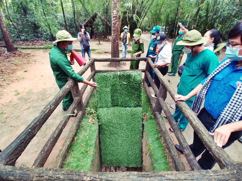 Tour du lịch Củ cHI sẽ diễn ra trong nhiều đợt để mời 312 đại diện tuyến đầu phòng, chống dịch tại các phường, xã, thị trấn trên địa bàn thành phố.