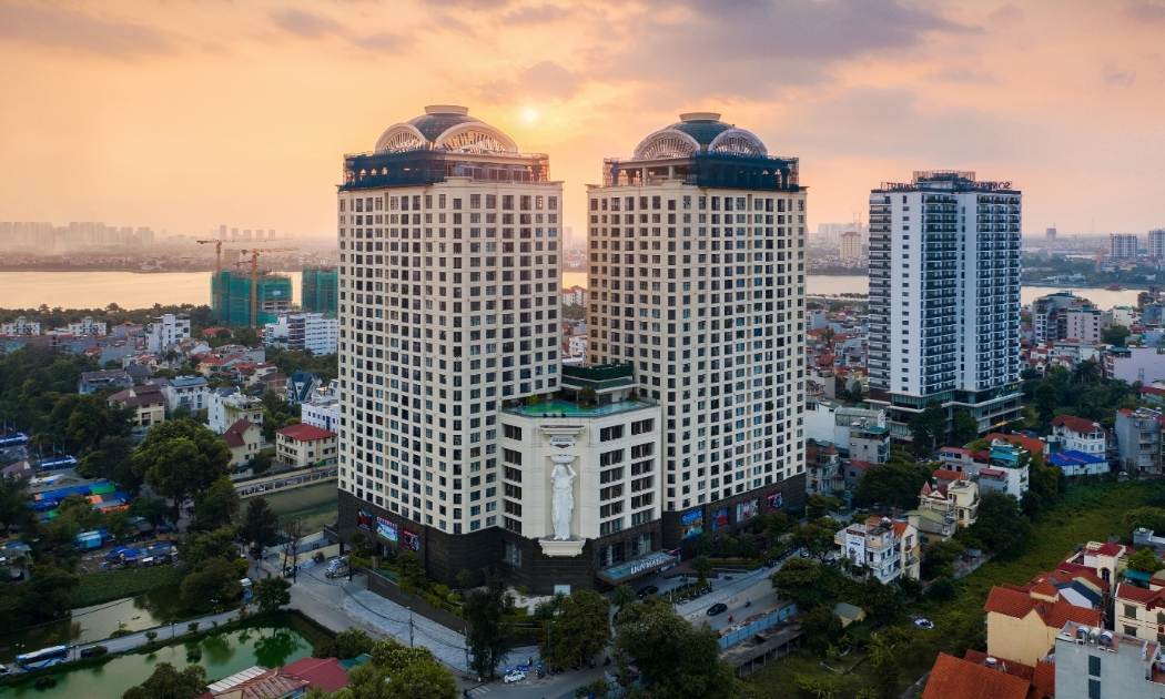D’. Le Roi Soleil được thiết kế theo phong cách châu Âu, với kiến trúc Tân cổ điển.