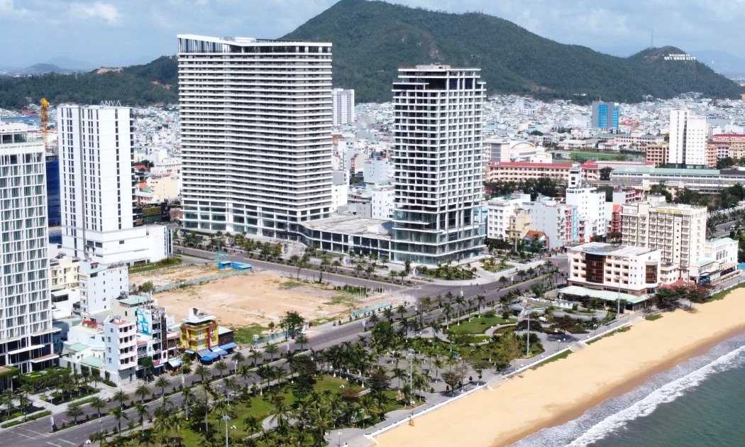 Dự án FLC Sea Tower Quy Nhơn nằm trên khu đất vàng giáp bãi biển của TP. Quy Nhơn, tỉnh Bình Định.