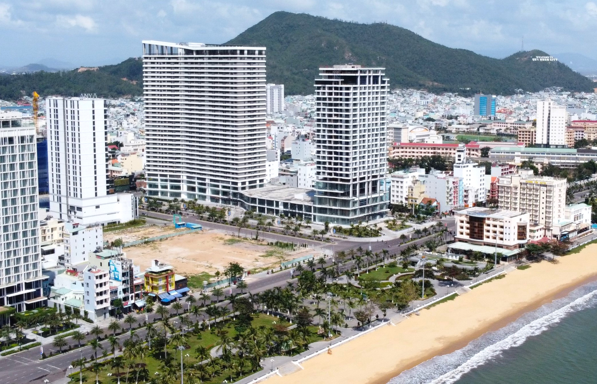 Dự án FLC Sea Tower Quy Nhơn nằm trên khu đất vàng giáp bãi biển của TP. Quy Nhơn, tỉnh Bình Định.