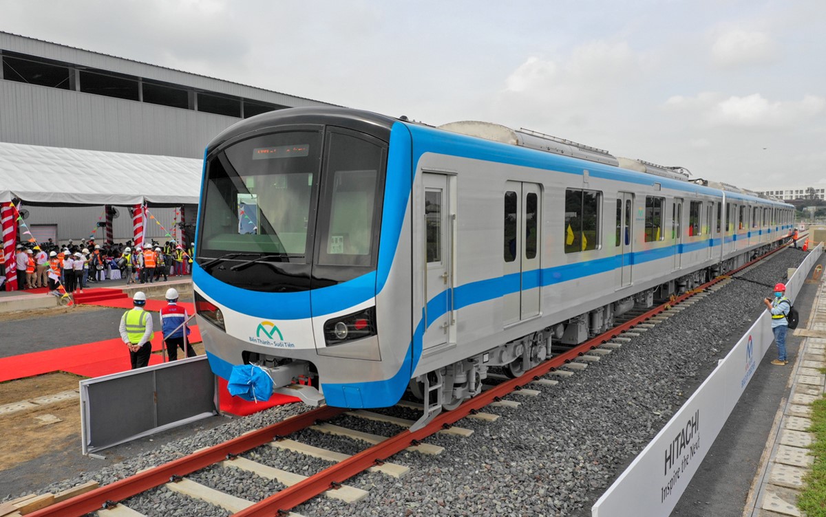 Kết nối metro, bài toán khó phải tính toán từ bây giờ. Trong ảnh: Một trong số các đoàn tàu của tuyến metro số 1 Bến Thành - Suối Tiên đã về đến TP.HCM