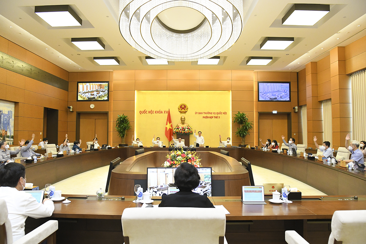 Ủy ban Thường vụ Quốc hội biểu quyết thông qua việc thành lập thành phố Từ Sơn, tỉnh Bắc Ninh - Ảnh: Quochoi.vn