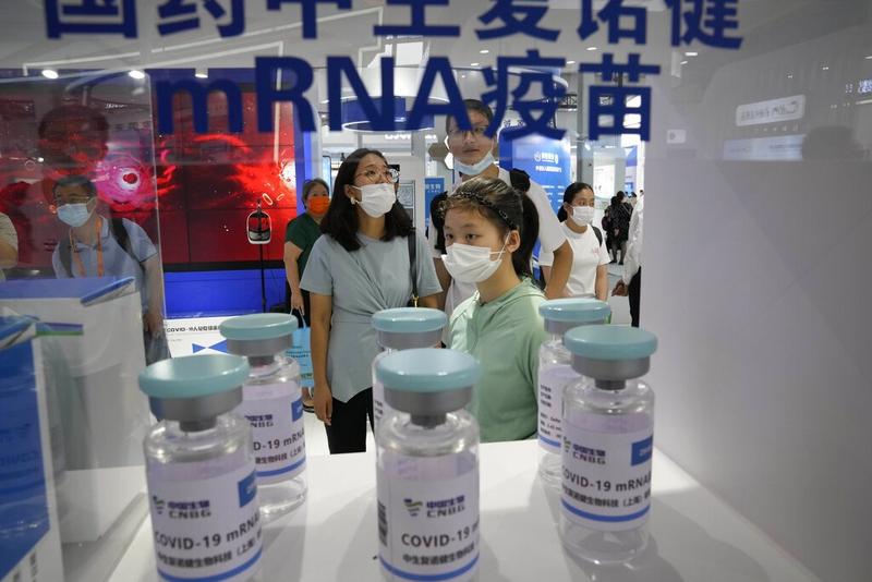 Sinopharm giới thiệu c&aacute;c loại vaccine m&agrave; c&ocirc;ng ty đang ph&aacute;t triển - Ảnh: Xinhua