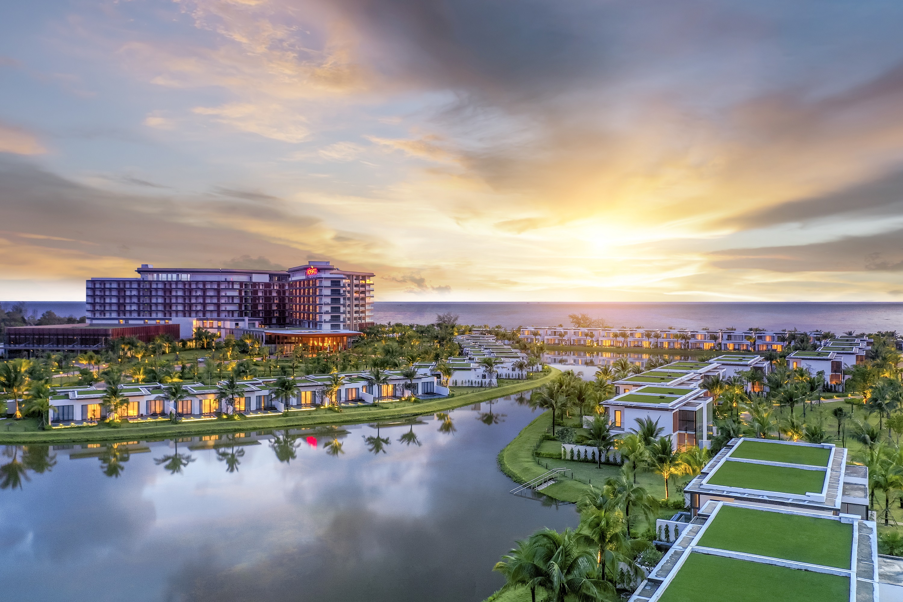 Mövenpick Resort Waverly Phú Quốc - Khu nghỉ dưỡng 5 sao đầu tiên tại bãi Ông Lang.