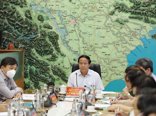 Phó Thủ tướng Lê Văn Thành chủ trì cuộc họp ứng phó bão.