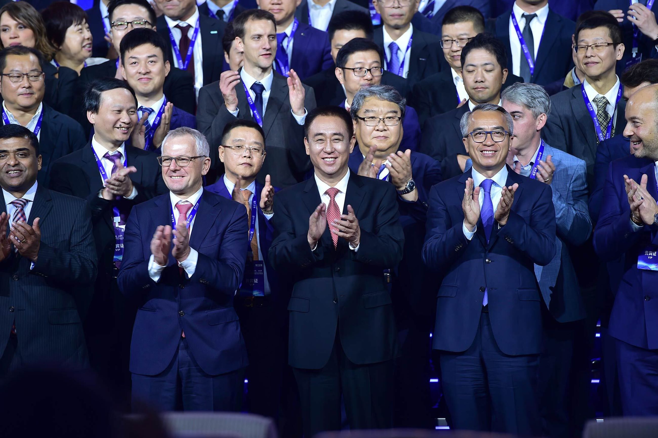 Chủ tịch Evergrande Hứa Gia Ấn tại một sự kiện về &ocirc; t&ocirc; điện v&agrave;o năm 2019 - Ảnh: Getty/Bloomberg.