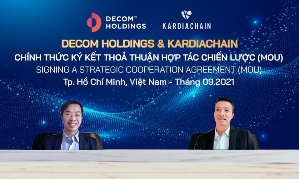 Ông Trí Phạm (bên trái) và ông Phan Đức Trung (bên phải) tại sự kiện.