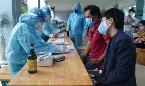 Thủ tướng quán triệt không thu phí, trục lợi trong tiêm vaccine Covid-19