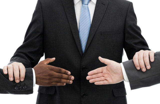 Thực tế cho thấy số lượng các vụ kiện, các vụ thông báo ý định khởi kiện và các vướng mắc của các nhà đầu tư ngày càng gia tăng.