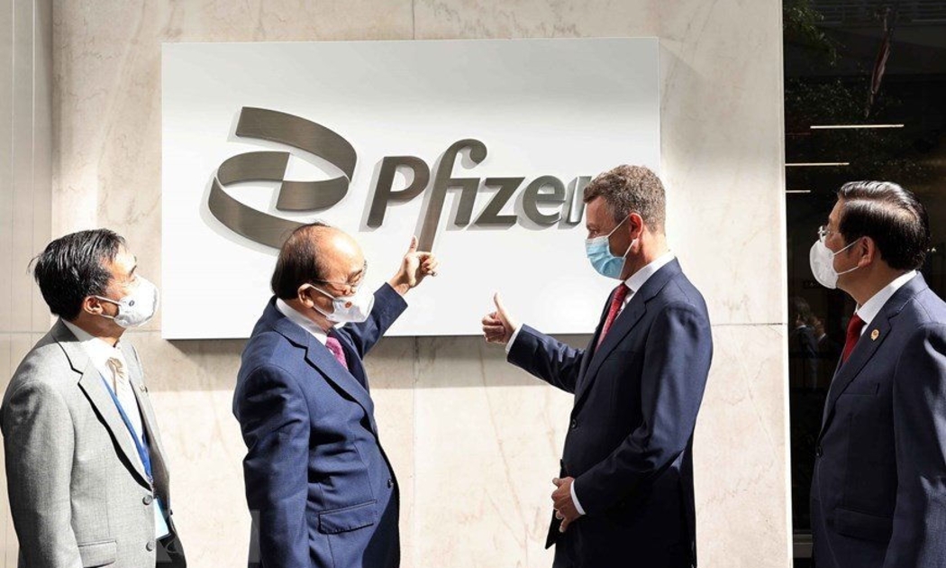 Chủ tịch nước Nguyễn Xuân Phúc gặp Phó Chủ tịch Pfizer Jonathan Selib tại New York, Mỹ - Ảnh: TTXVN