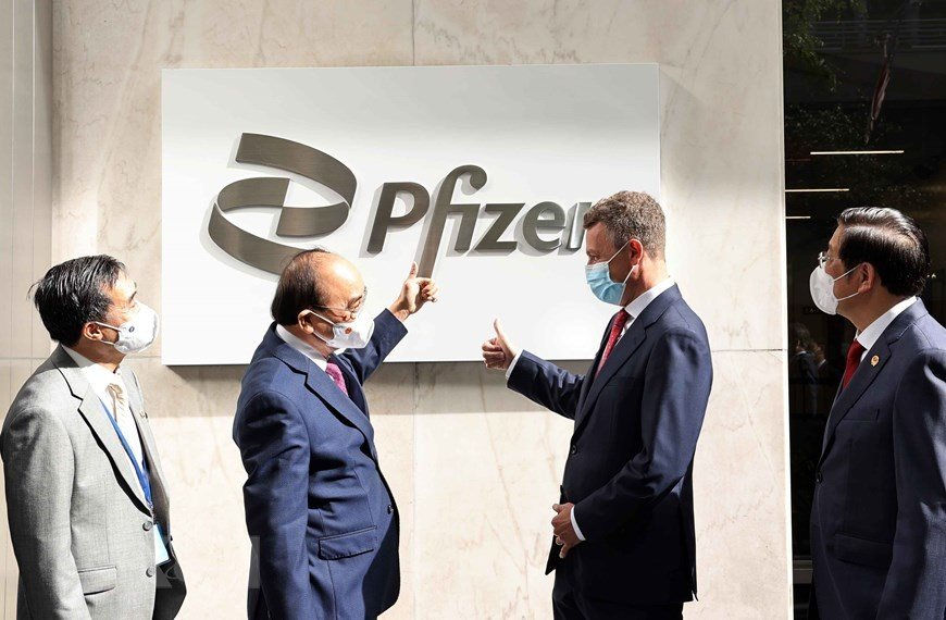 Chủ tịch nước Nguyễn Xuân Phúc gặp Phó Chủ tịch Pfizer Jonathan Selib tại New York, Mỹ - Ảnh: TTXVN