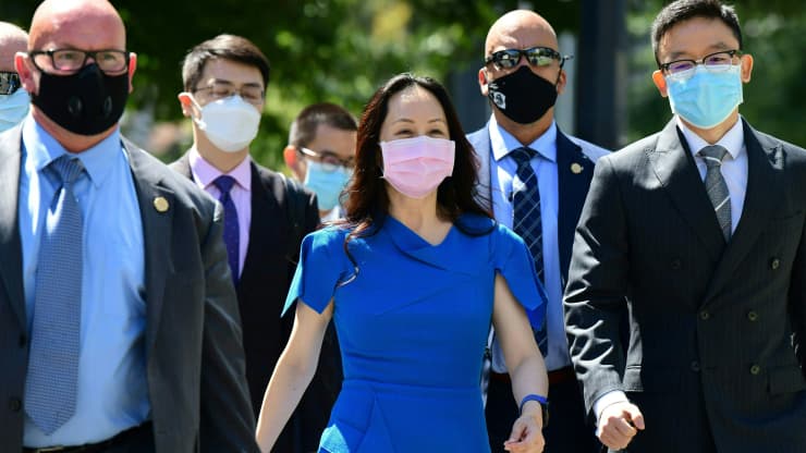 CFO Mạnh Vãn Châu của Huawei tới toà án ở Vancouver, Canada, tháng 8/2021 - Ảnh: Getty/CNBC.