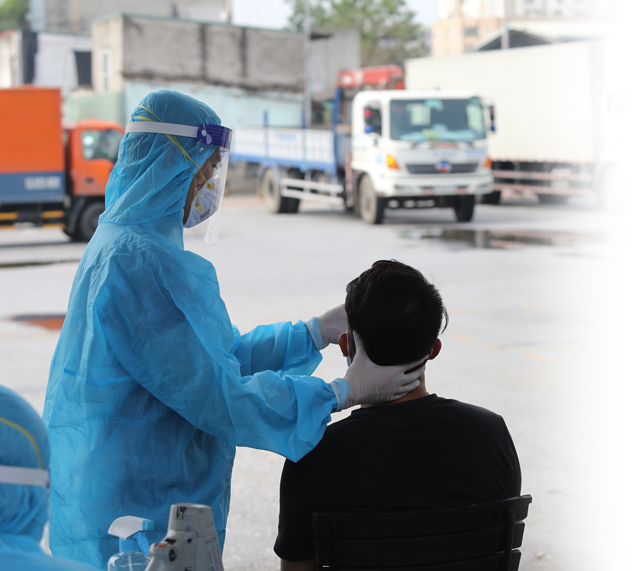 Việc y&ecirc;u cầu x&eacute;t nghiệm &ldquo;mỗi nơi một kh&aacute;c&rdquo; hiện đang l&agrave;m kh&oacute; c&aacute;c doanh nghiệp vận tải.