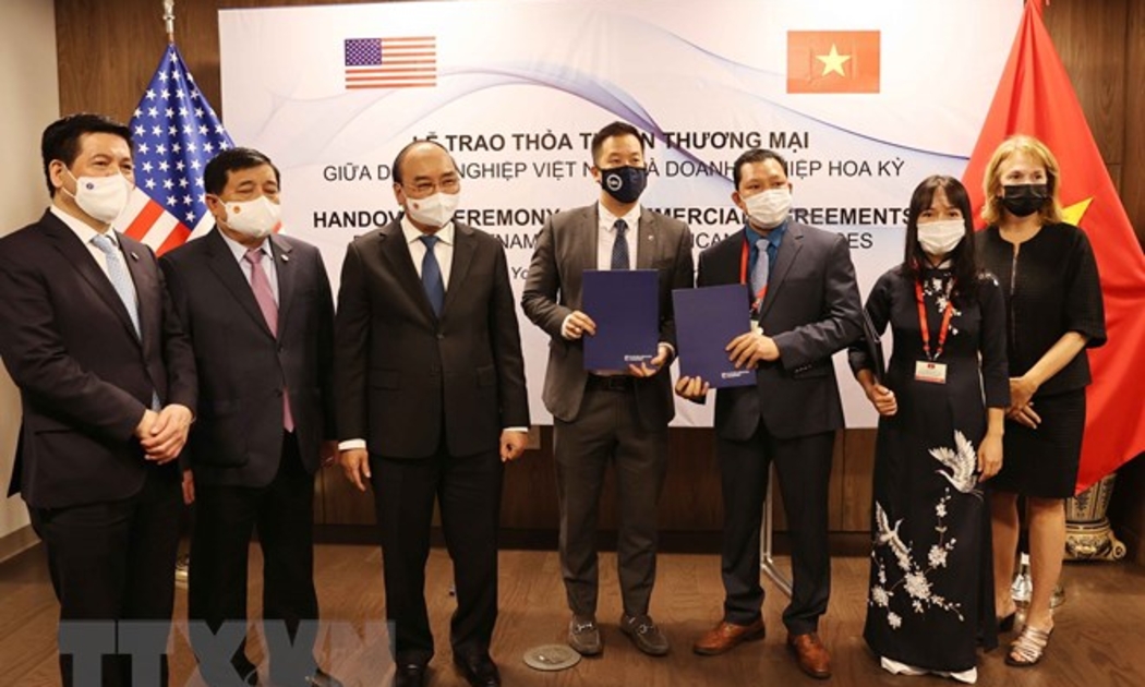 Chủ tịch nước Nguyễn Xuân Phúc chứng kiến lễ trao thỏa thuận hợp tác giữa Chân Mây LNG và đối tác - Ảnh: TTXVN