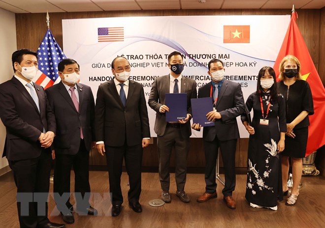 Chủ tịch nước Nguyễn Xuân Phúc chứng kiến lễ trao thỏa thuận hợp tác giữa Chân Mây LNG và đối tác - Ảnh: TTXVN