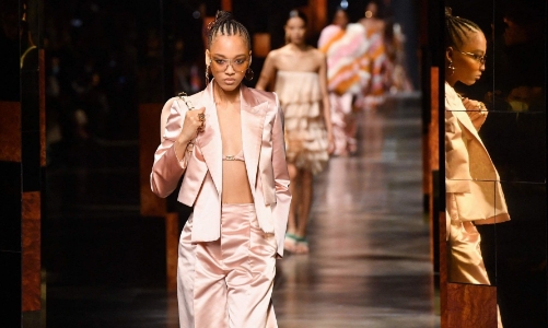 BST Xuân Hè 2022 của Fendi: Một ngày của người phụ nữ hậu đại dịch