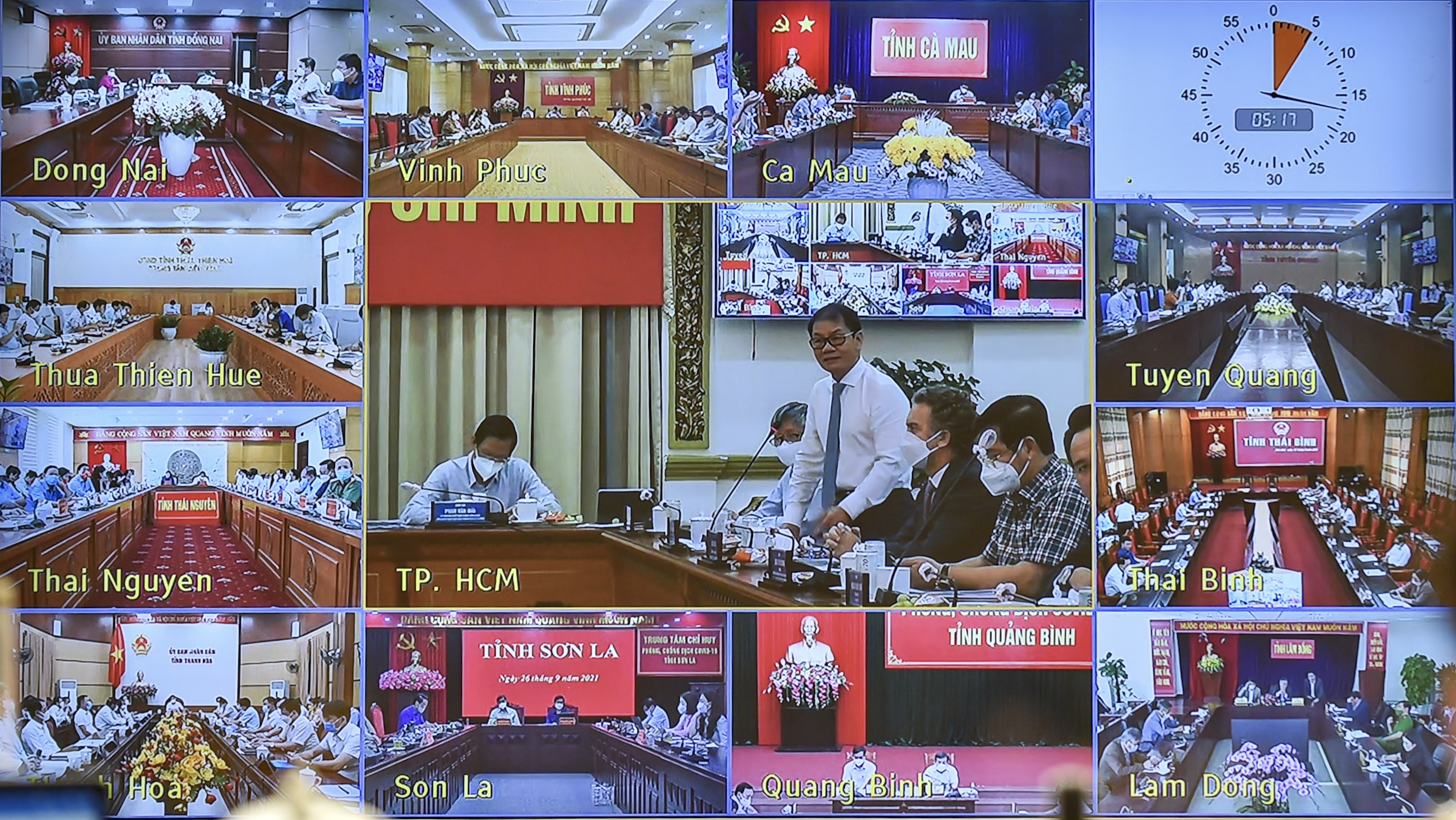 Cuộc họp được tổ chức trực tuyến với cộng đồng doanh nghiệp và các địa phương  - Ảnh: VGP