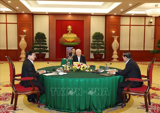 Tổng Bí thư Nguyễn Phú Trọng, Tổng Bí thư Lào Thongloun Sisoulith và Chủ tịch nước Campuchia Hun Sen tại cuộc gặp - Ảnh: TTXVN