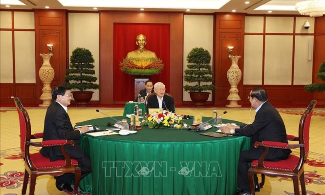 Tổng Bí thư Nguyễn Phú Trọng, Tổng Bí thư Lào Thongloun Sisoulith và Chủ tịch nước Campuchia Hun Sen tại cuộc gặp - Ảnh: TTXVN