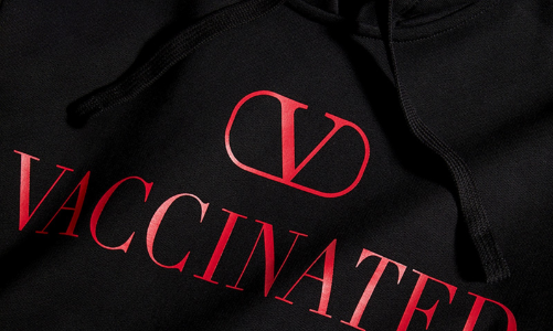Valentino và chiếc áo “đã tiêm vaccine”