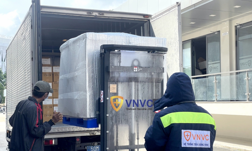 Hệ thống tiêm chủng VNVC tiếp tục bàn giao 1.317.500 liều vaccine Covid-19 của AstraZeneca cho Bộ Y tế.