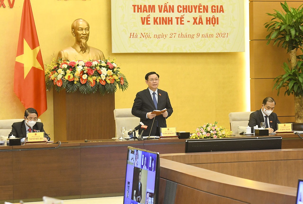 Chủ tịch Quốc hội Vương Đình Huệ phát biểu tại tọa đàm - Ảnh: Quochoi.vn