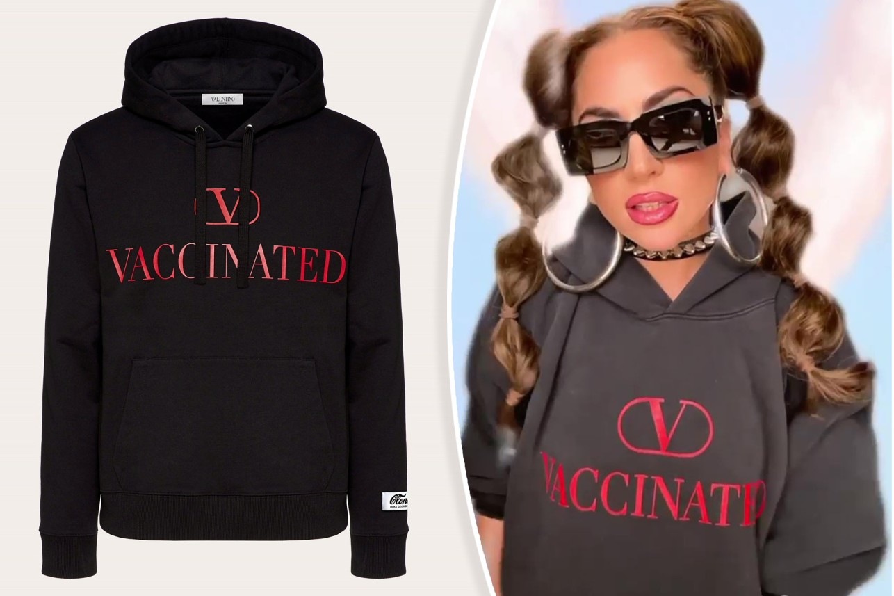 Nữa ca sỹ Lady Gaga là người đầu tiên sở hữu chiếc áo đặc biệt này của Valentino, nhưng cô ấy chắc chắn không phải người cuối cùng.