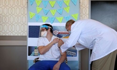 Bệnh viện New York sa thải nhân viên không tiêm vaccine Covid-19
