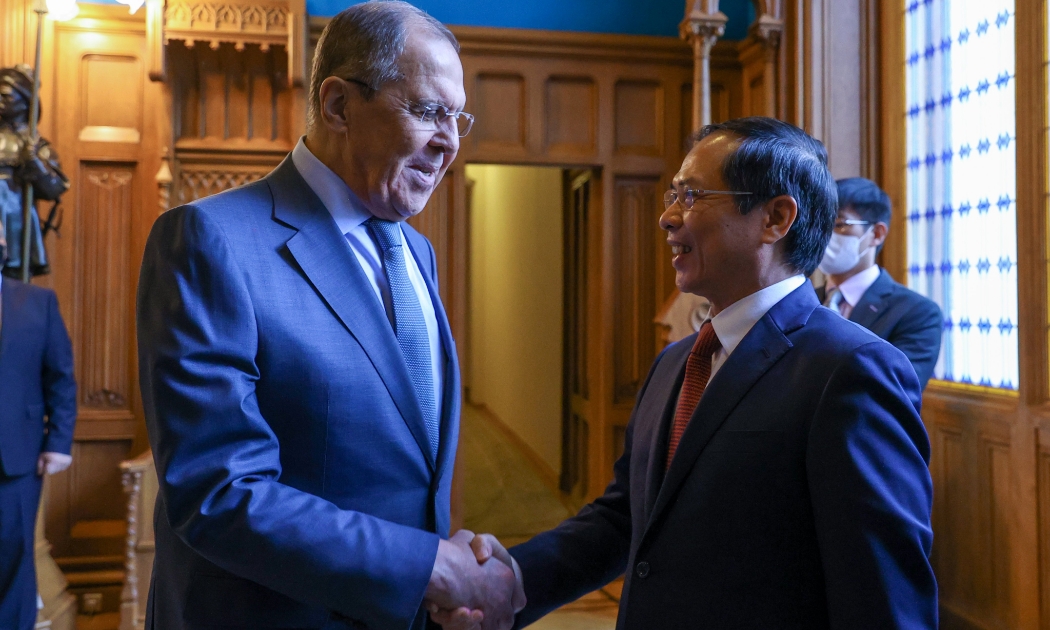 Bộ trưởng Ngoại giao Bùi Thanh Sơn và Bộ trưởng Ngoại giao Nga Sergei Lavrov - Ảnh: Bộ Ngoại giao