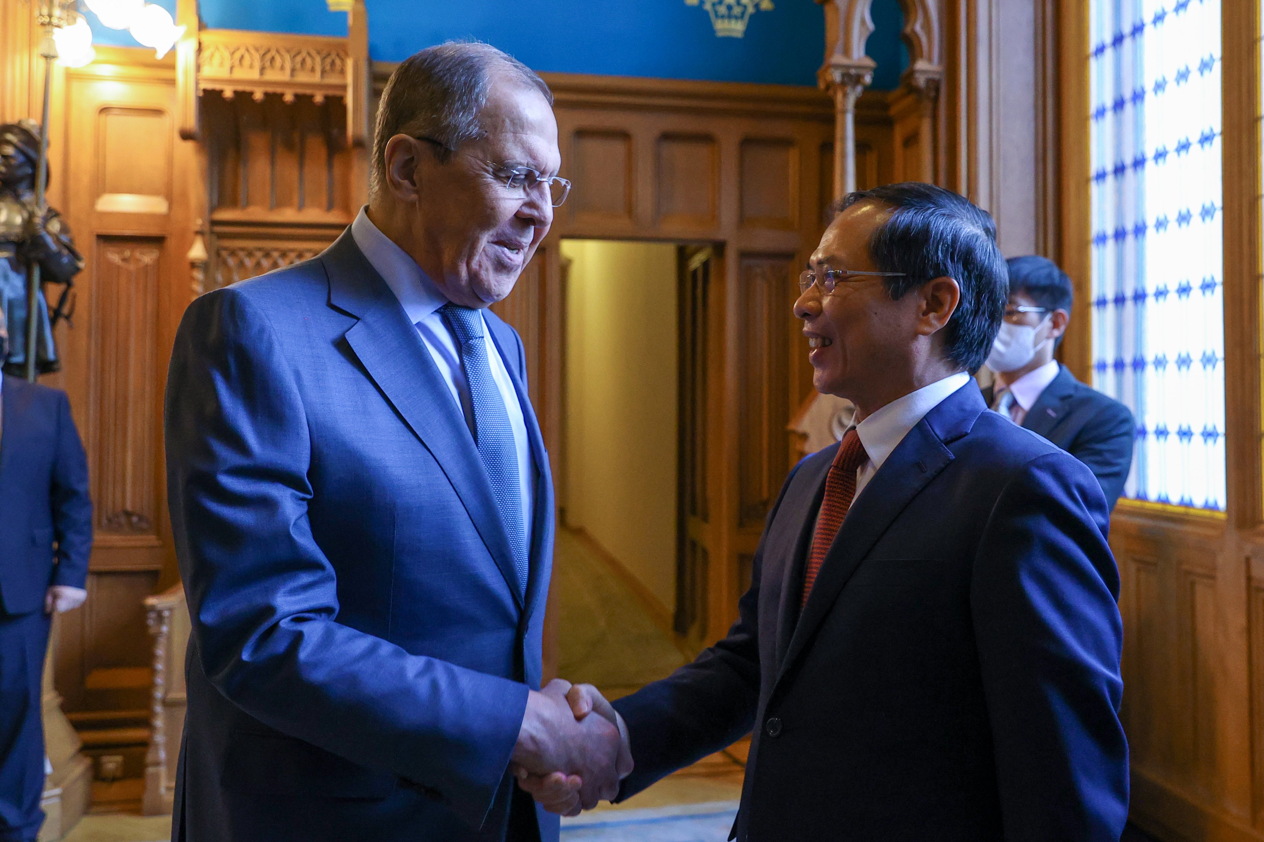 Bộ trưởng Ngoại giao Bùi Thanh Sơn và Bộ trưởng Ngoại giao Nga Sergei Lavrov - Ảnh: Bộ Ngoại giao