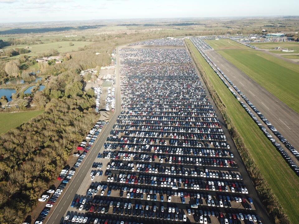 Một trong những khu lưu trữ xe khổng lổ của Cox Automotive.