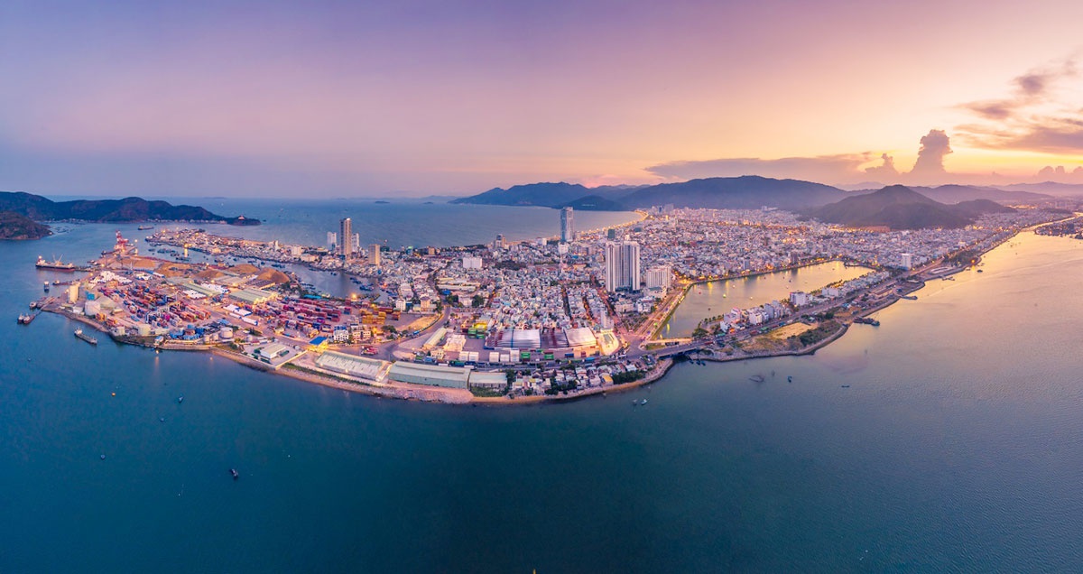 Thành phố Quy Nhơn với cảnh quan biển ấn tượng và tiềm năng kinh tế phát triển đang là điểm nóng thu hút nhà đầu tư landcation.
