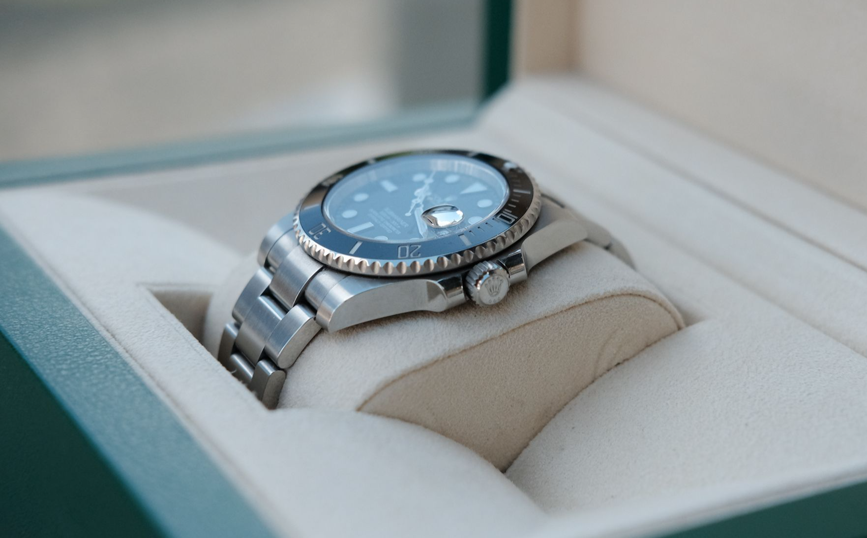 C&aacute;c đối t&aacute;c b&aacute;n lẻ ủy quyền l&agrave; mắt x&iacute;ch quyết định kh&aacute;ch h&agrave;ng c&oacute; thể sở hữu Rolex hay kh&ocirc;ng.