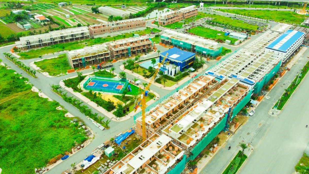 The Sol City x&acirc;y dựng theo m&ocirc; h&igrave;nh khu đ&ocirc; thị hiện đại kiểu mẫu với 39 tiện &iacute;ch thiết thực, &ldquo;chuẩn&rdquo; ng&ocirc;i nh&agrave; thứ 2 đắt kh&aacute;ch giữa dịch.