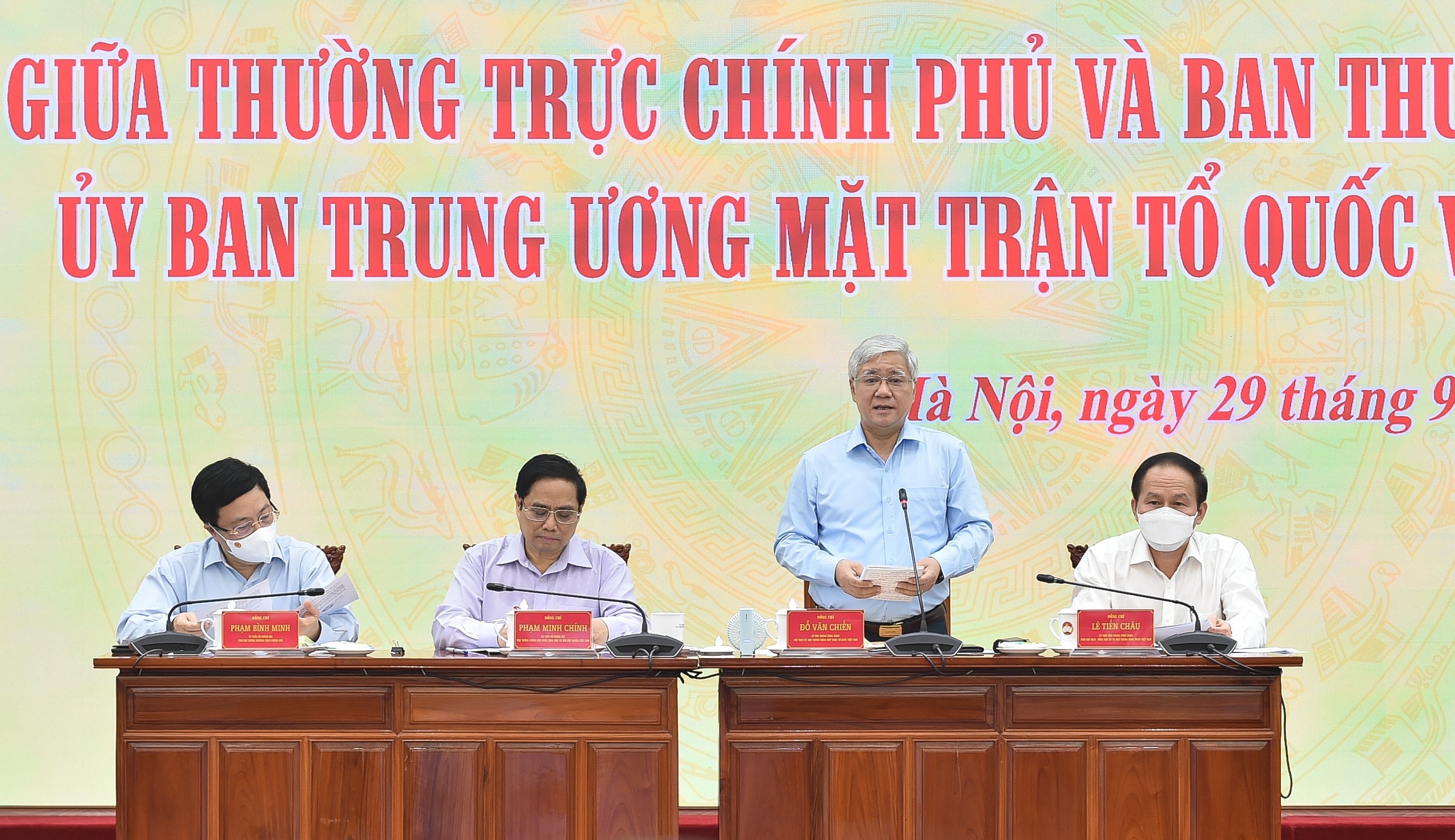 Chủ tịch Ủy ban Trung ương Mặt trận Tổ quốc Việt Nam Đỗ Văn Chiến phát biểu tại hội nghị - Ảnh: VGP