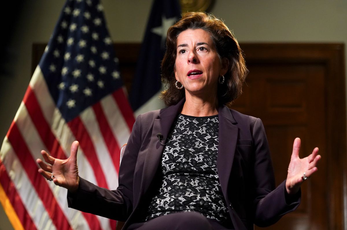 Bộ trưởng Thương mại Mỹ Gina Raimondo - Ảnh: Reuters