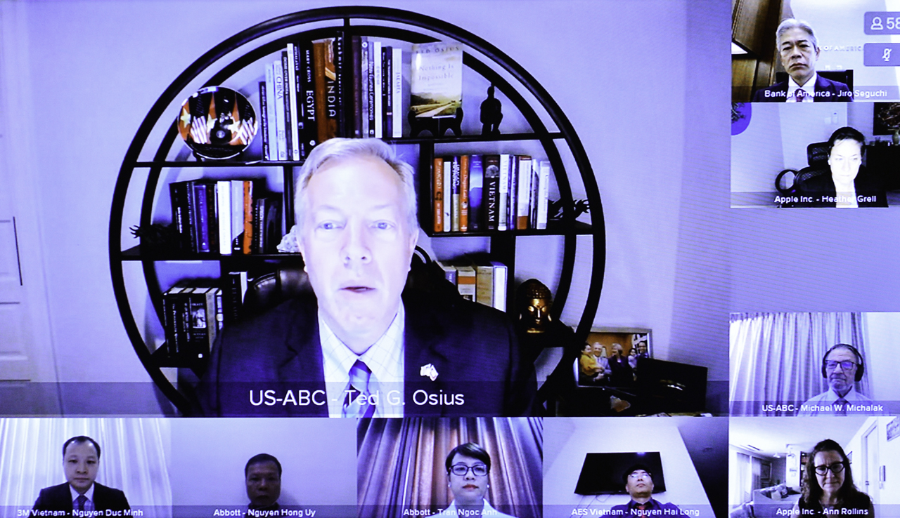 Chủ tịch ki&ecirc;m Tổng Gi&aacute;m đốc&nbsp;USABC Ted Osius ph&aacute;t biểu tại buổi l&agrave;m việc - Ảnh: Quochoi.vn