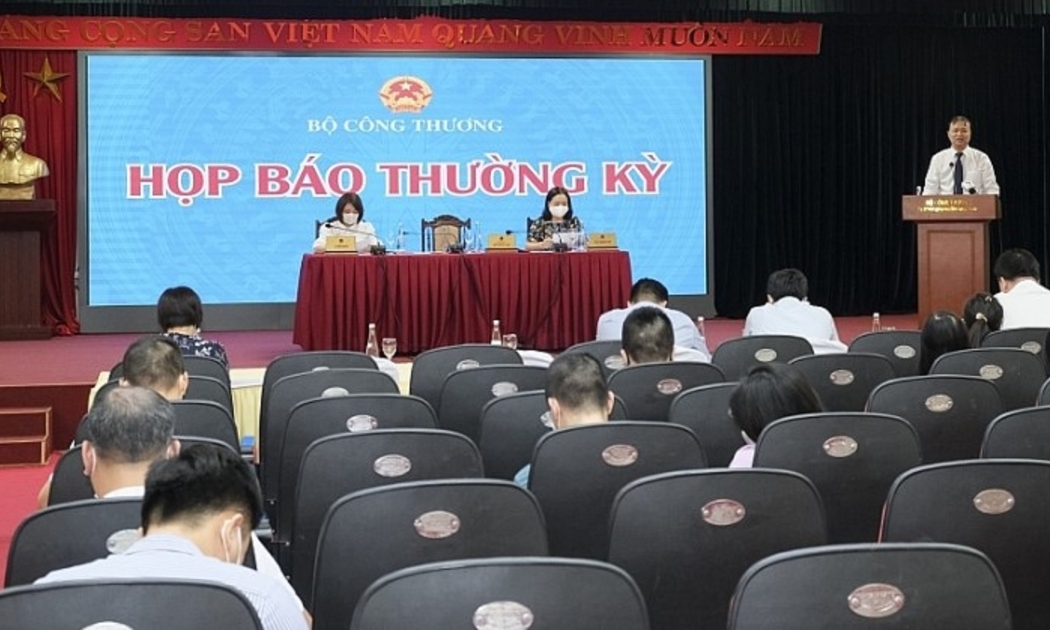 Thứ trưởng Bộ Công Thương Đỗ Thắng Hải chủ trì cuộc họp báo thường kỳ Bộ Công Thương ngày 30/9.